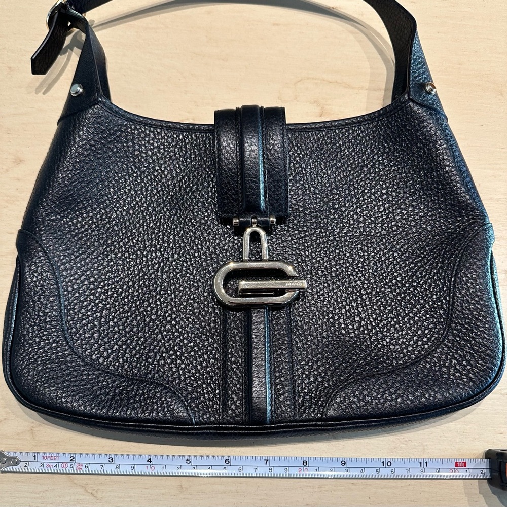 Authenticated Gucci Black Leather Shoulder Bag with Gold Hardware - Picture 11 of 14